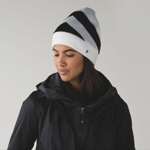 LULULEMON Snow Amazing Toque Sherpa.